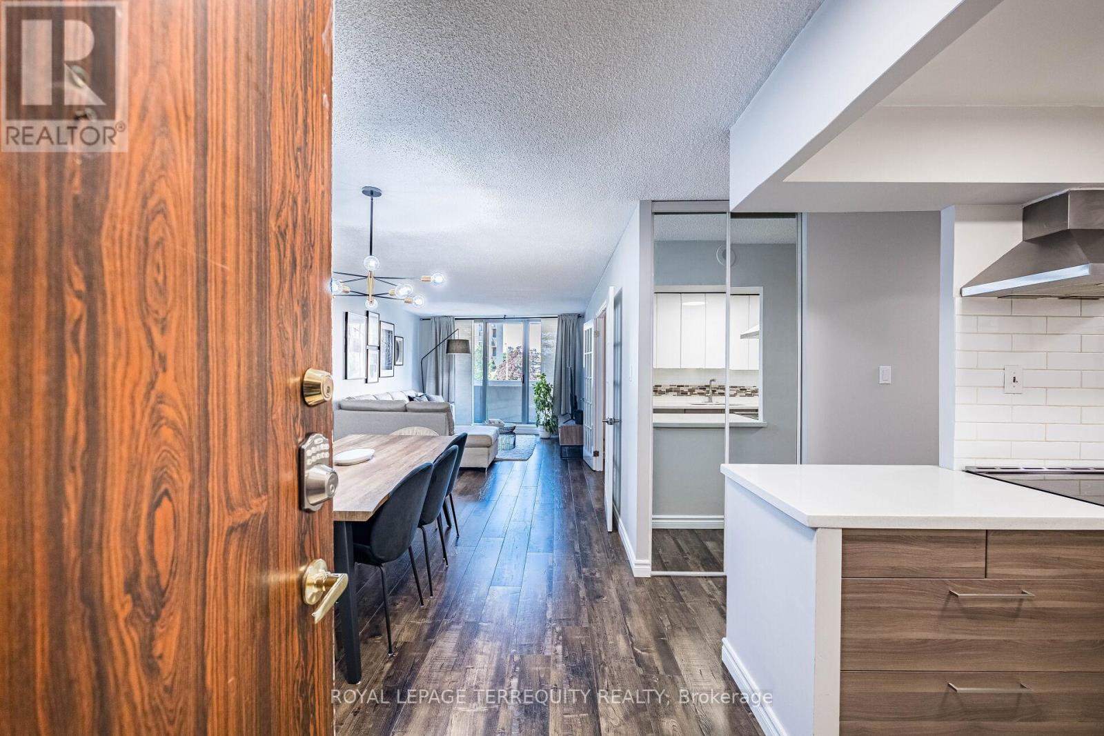 210 - 299 Mill Road, Toronto, Ontario  M9C 4V9 - Photo 5 - W13051120