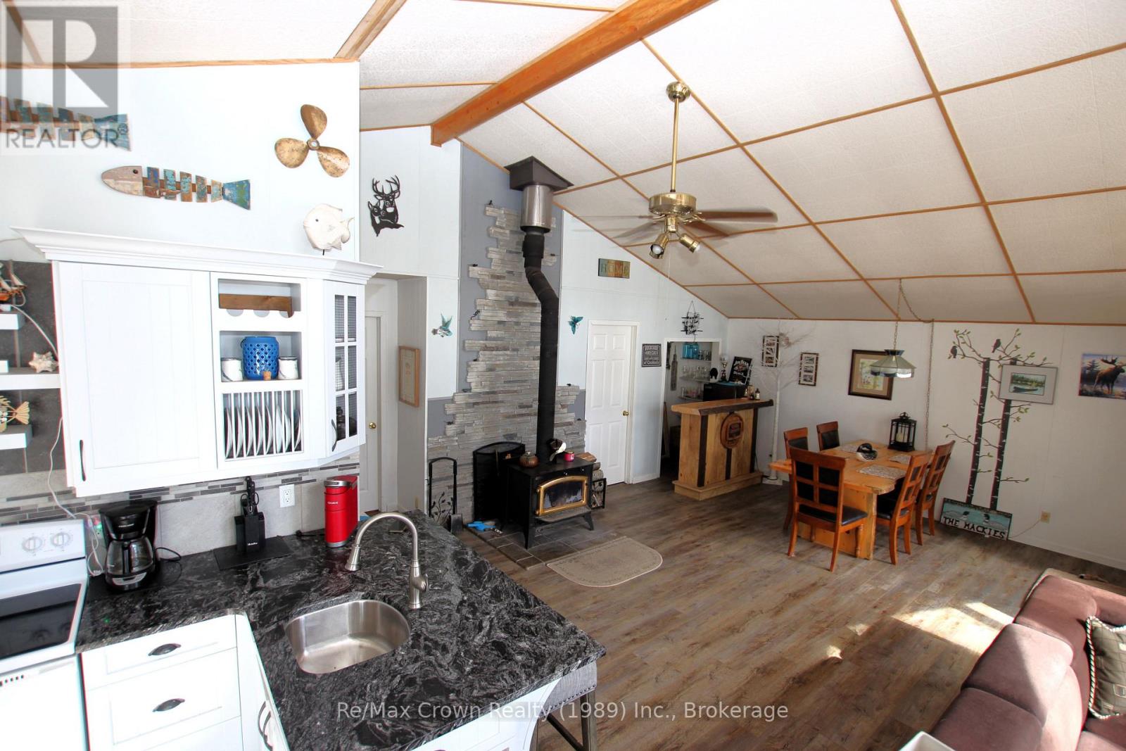 935 Limberlost Point Road, Parry Sound Remote Area, Ontario  P0H 2R0 - Photo 11 - X12867182