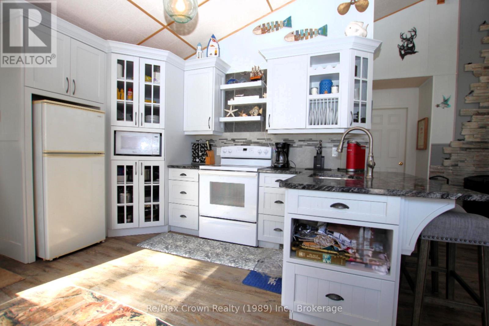 935 Limberlost Point Road, Parry Sound Remote Area, Ontario  P0H 2R0 - Photo 10 - X12867182