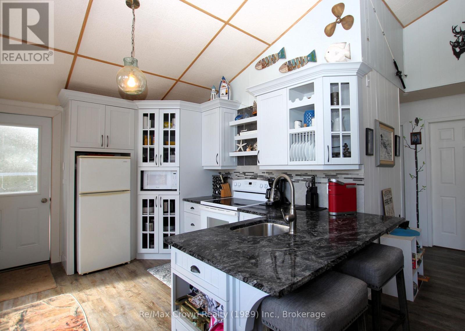 935 Limberlost Point Road, Parry Sound Remote Area, Ontario  P0H 2R0 - Photo 8 - X12867182