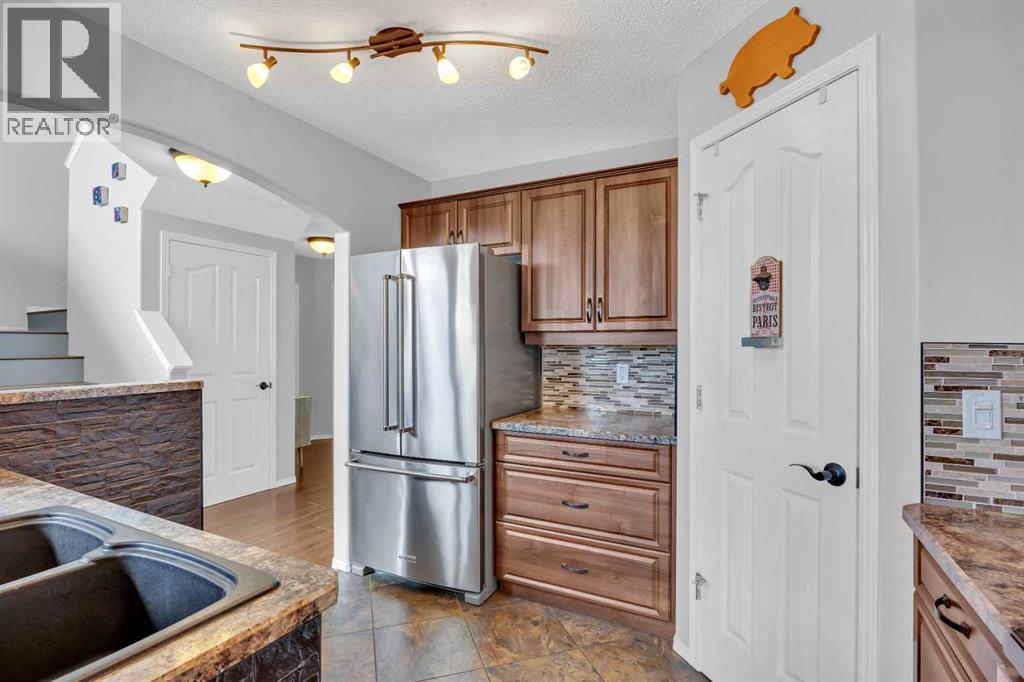 266 Cougarstone Circle Sw, Calgary, Alberta  T3H 4W4 - Photo 14 - A2304824