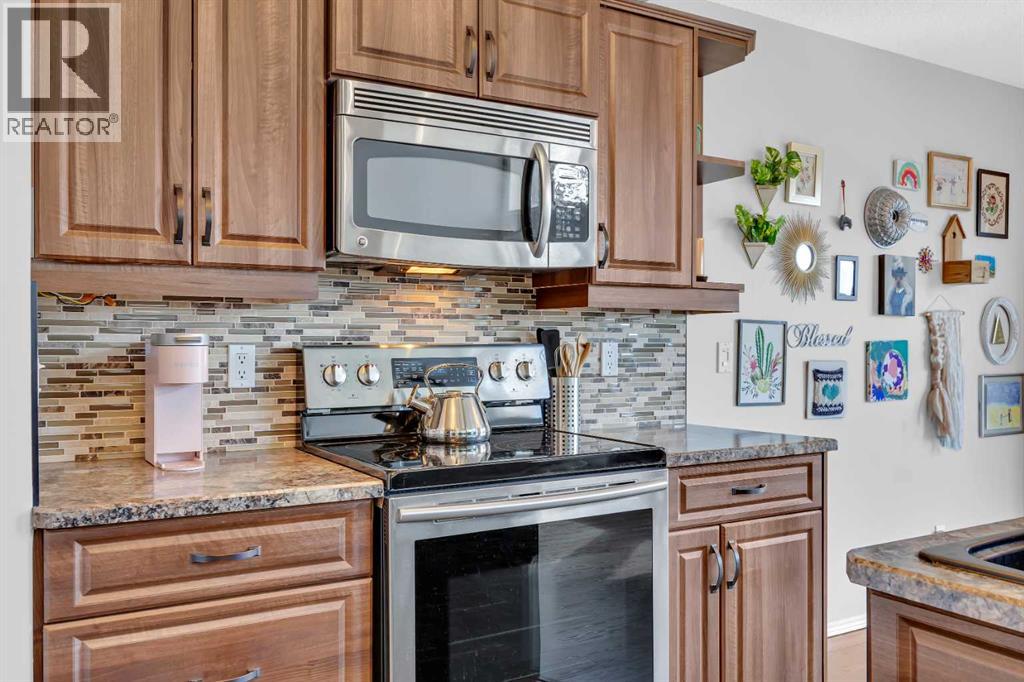 266 Cougarstone Circle Sw, Calgary, Alberta  T3H 4W4 - Photo 12 - A2304824