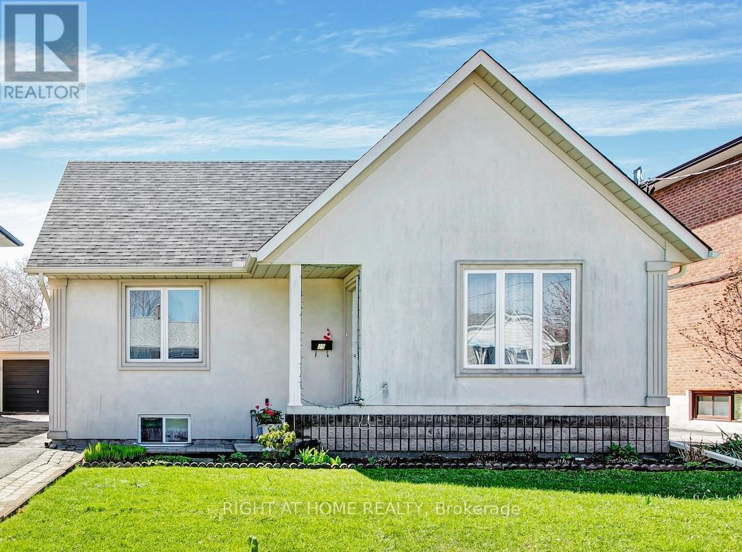 25 BURLINGAME ROAD, Toronto, Ontario