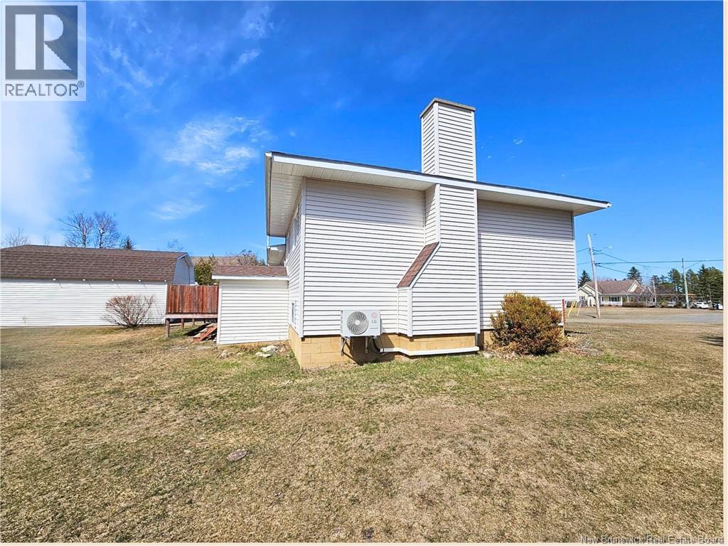 4333 Bellefeuille, Tracadie, New Brunswick  E1X 1C4 - Photo 3 - NB135667