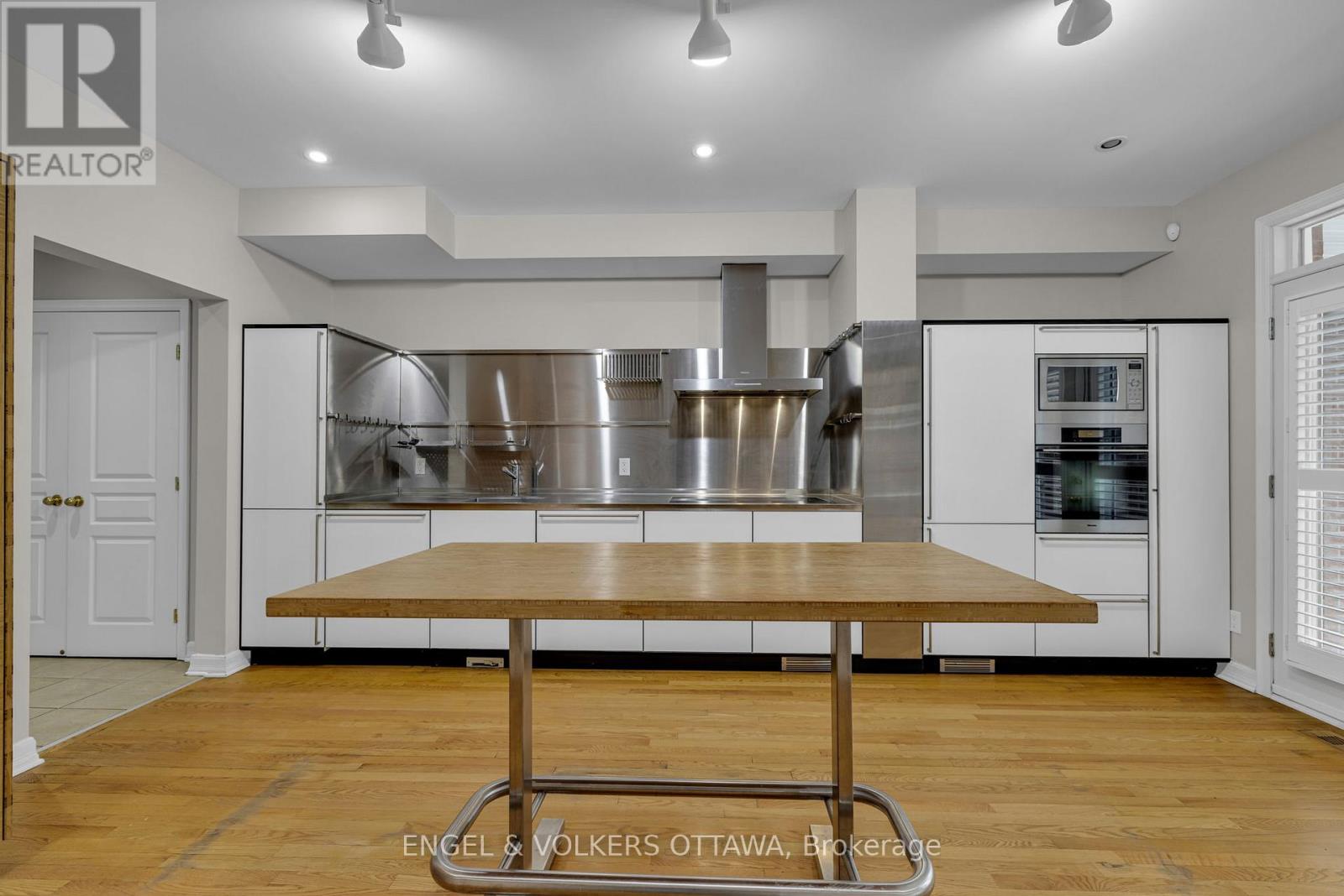 145 Manorhill Private, Ottawa, Ontario  K1H 2J3 - Photo 10 - X12887864