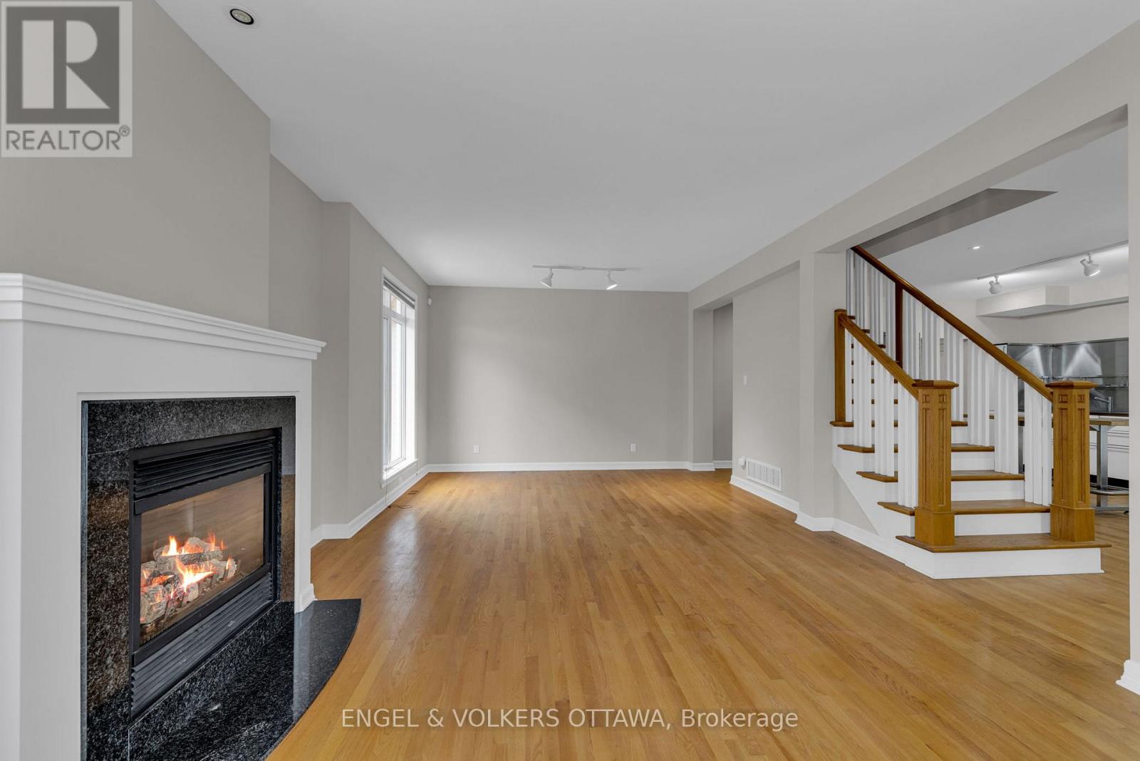 145 Manorhill Private, Ottawa, Ontario  K1H 2J3 - Photo 6 - X12887864