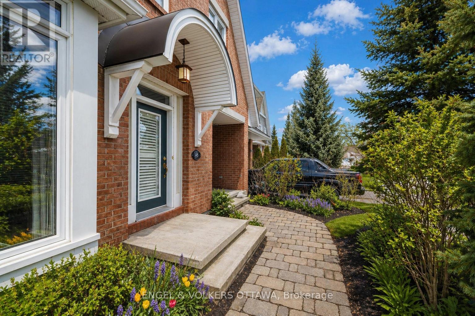 145 Manorhill Private, Ottawa, Ontario  K1H 2J3 - Photo 3 - X12887864