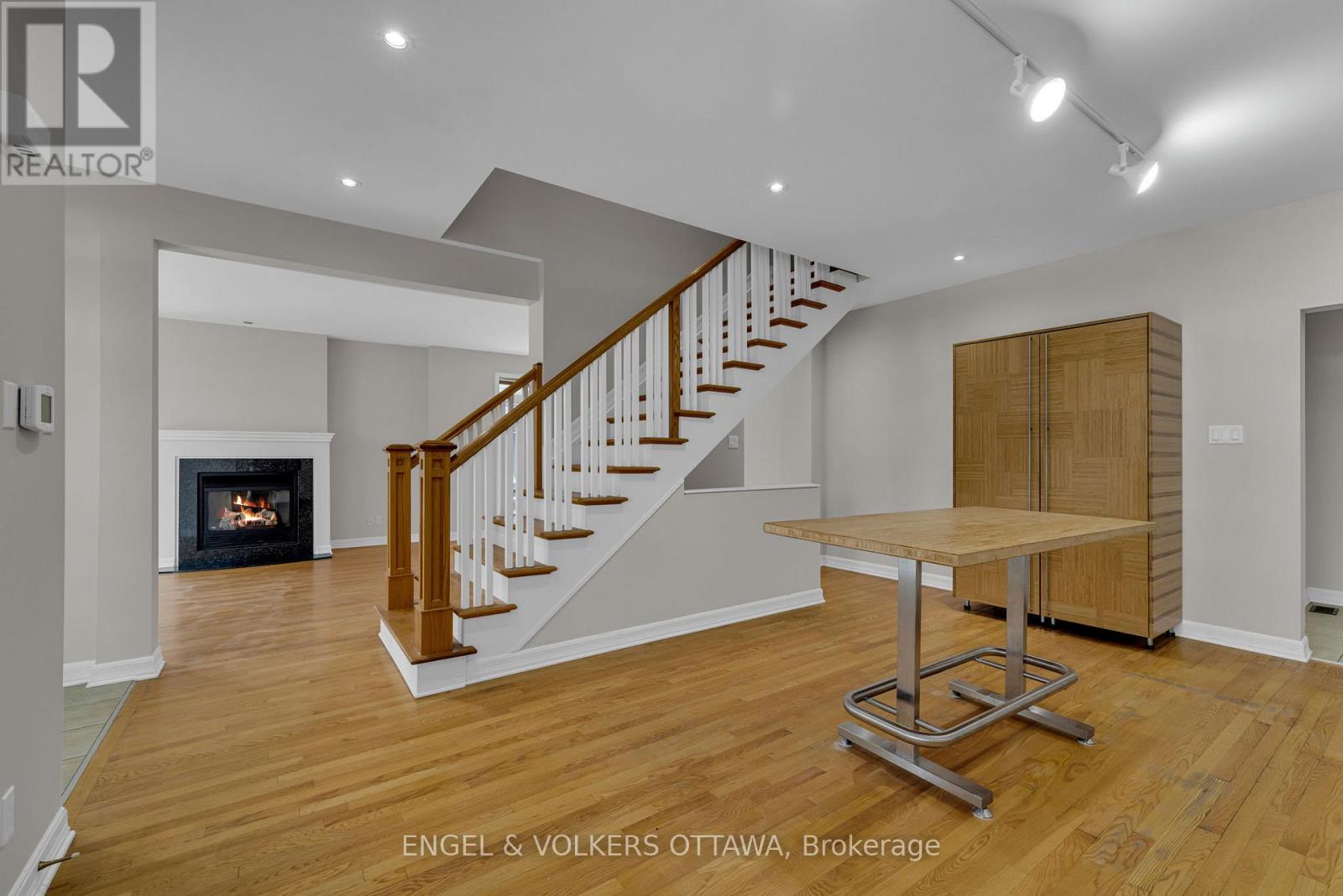 145 Manorhill Private, Ottawa, Ontario  K1H 2J3 - Photo 7 - X12887864