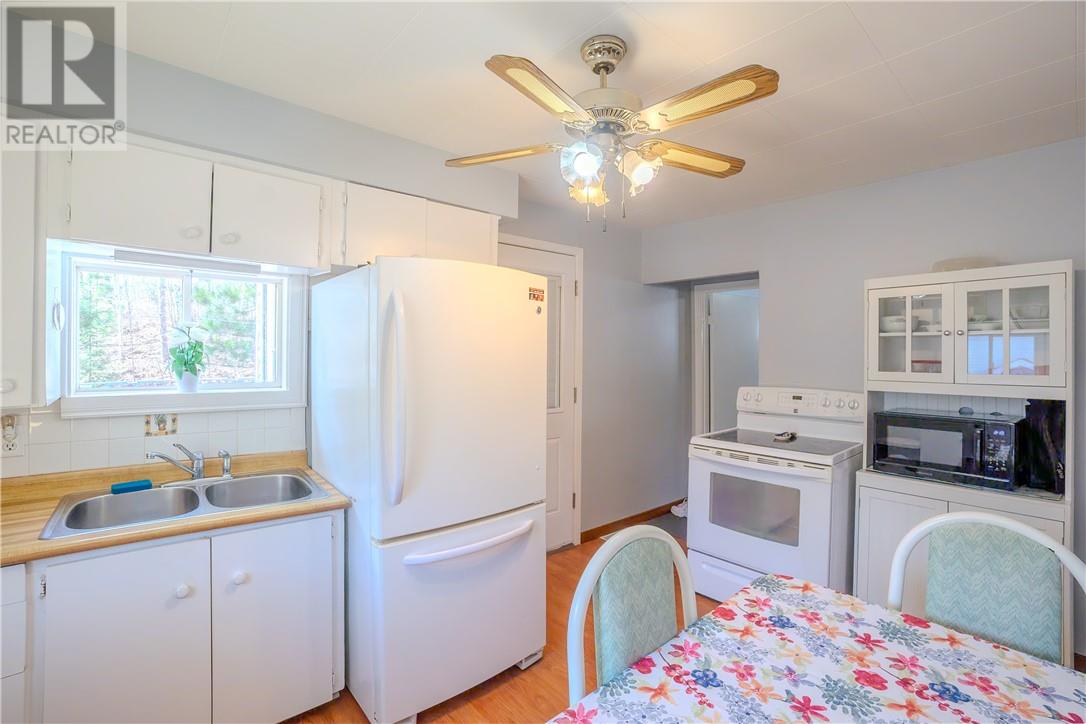 87 Manor Road, Sudbury, Ontario  P3B 3K9 - Photo 4 - 2127336