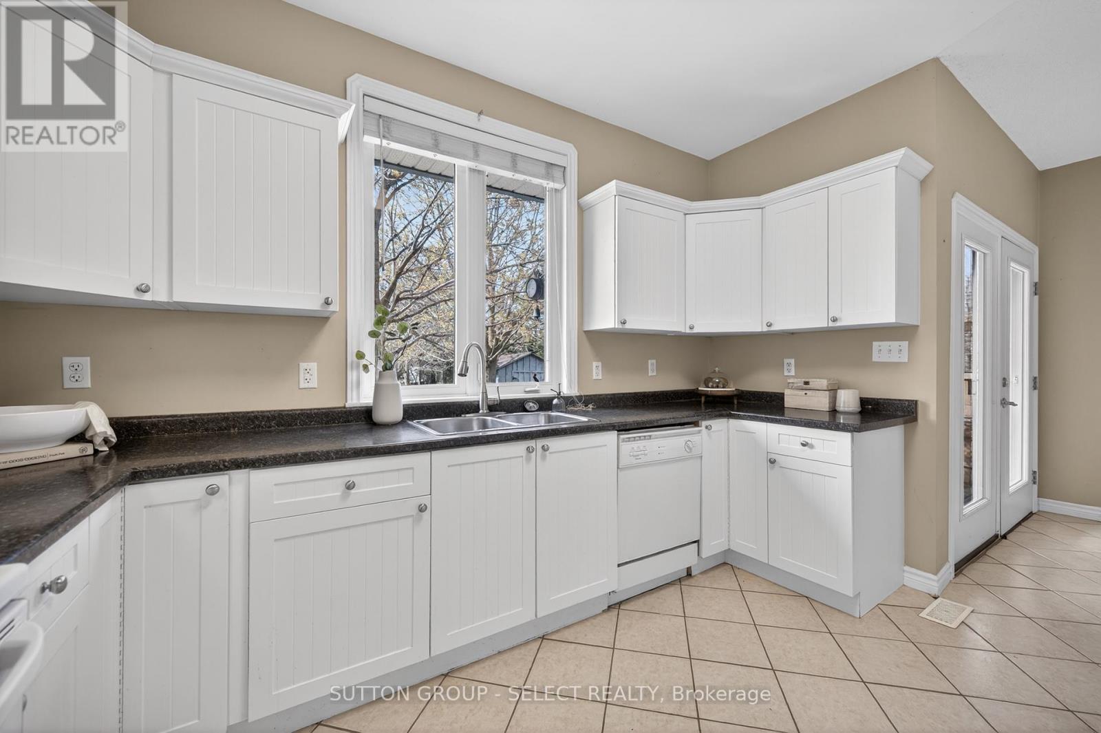 99 Duchess Avenue, Lucan Biddulph, Ontario  N0M 2J0 - Photo 13 - X13051256