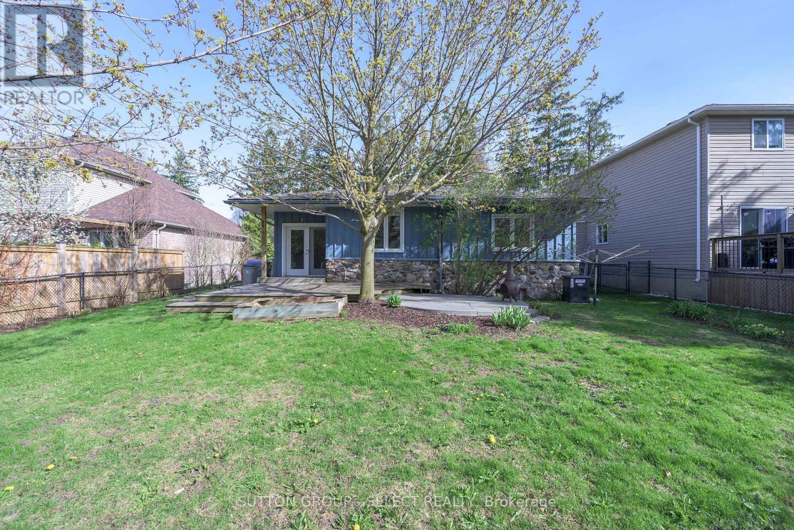 99 Duchess Avenue, Lucan Biddulph, Ontario  N0M 2J0 - Photo 4 - X13051256