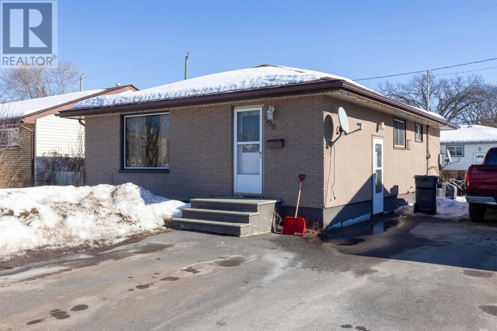 330 Edward ST N, Thunder Bay, Ontario