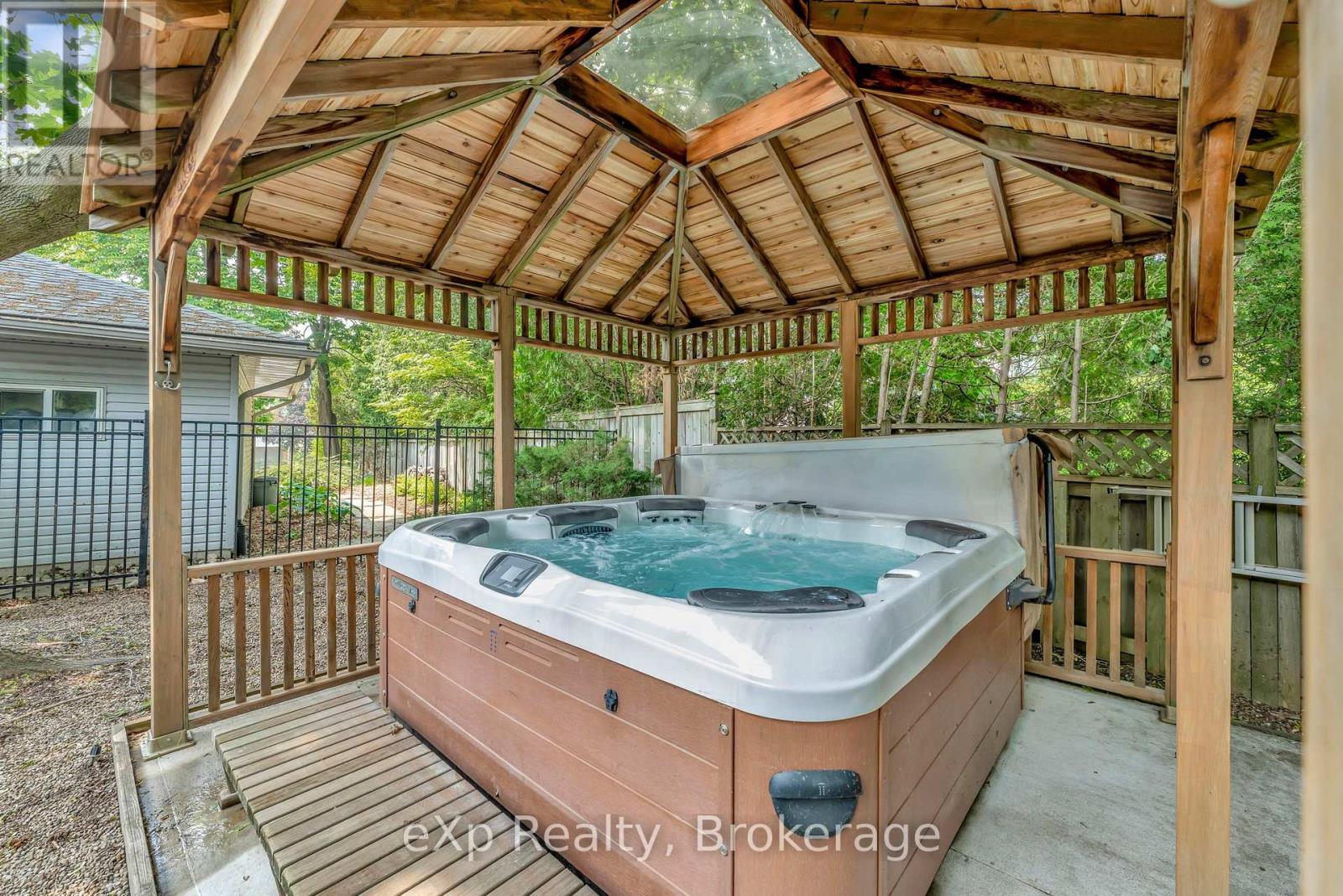 5 Orchard Crescent, Guelph, Ontario  N1E 1W9 - Photo 6 - X12985990