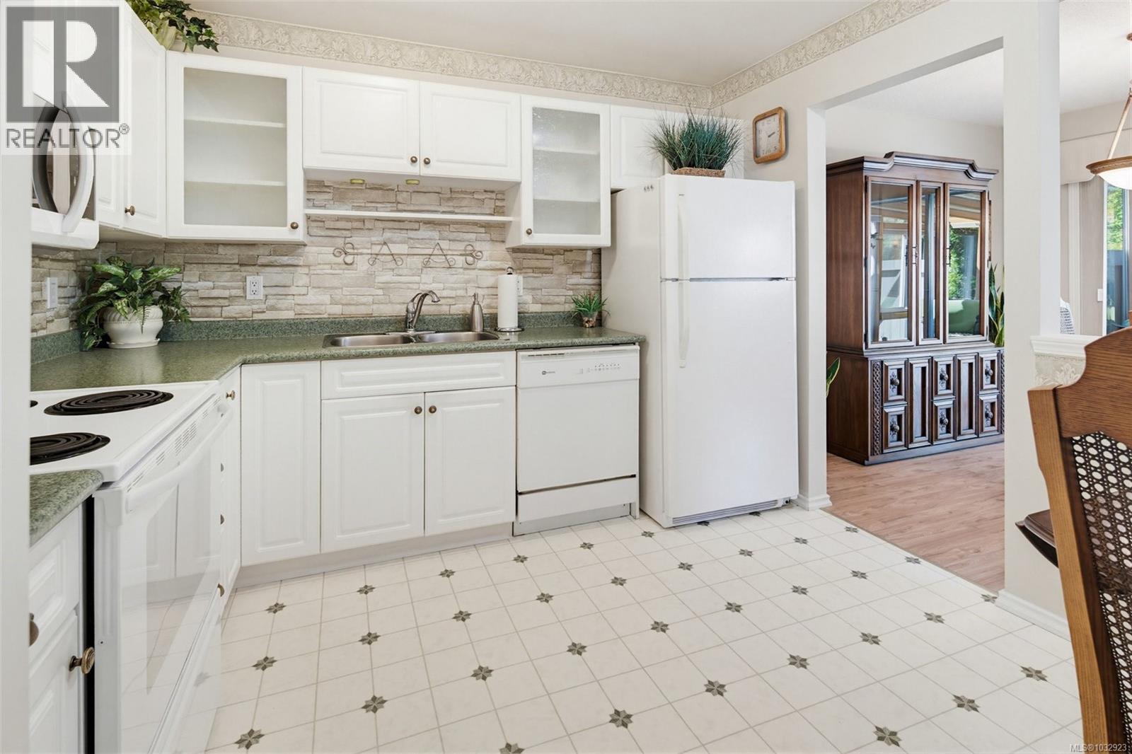 22 2147 Sooke Rd, Colwood, British Columbia  V9B 1W4 - Photo 11 - 1032923