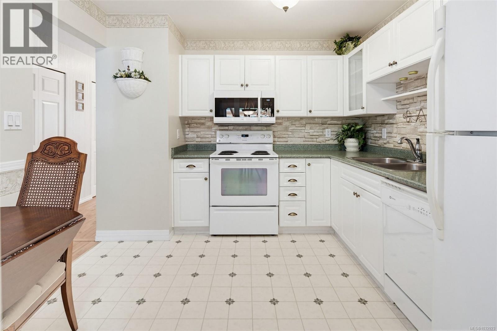 22 2147 Sooke Rd, Colwood, British Columbia  V9B 1W4 - Photo 12 - 1032923