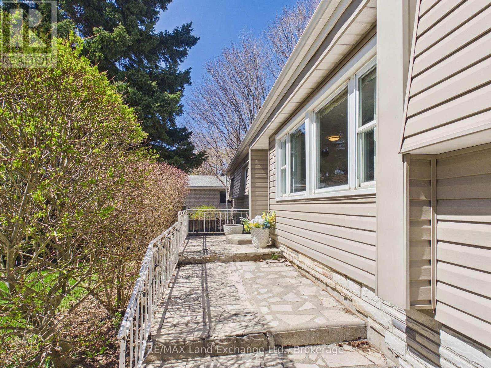 381 Nelson Street, Kincardine, Ontario  N2Z 1X7 - Photo 2 - X13051374