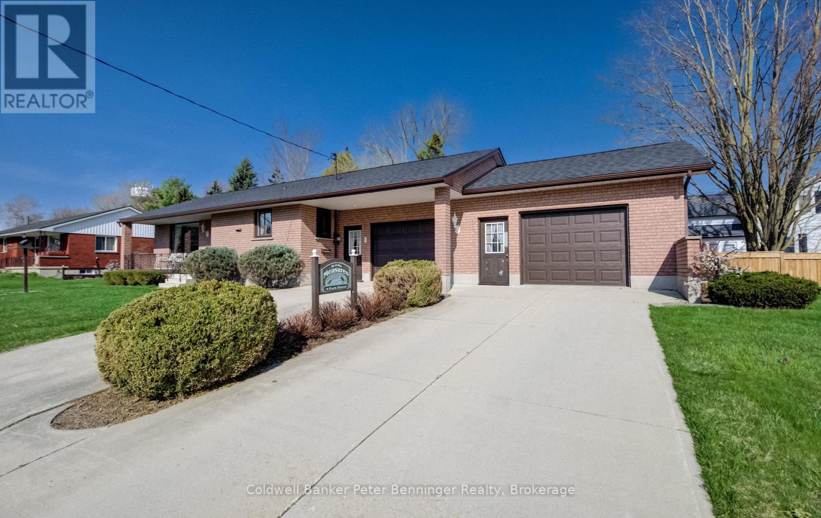 4 PARK ST STREET W, Minto, Ontario