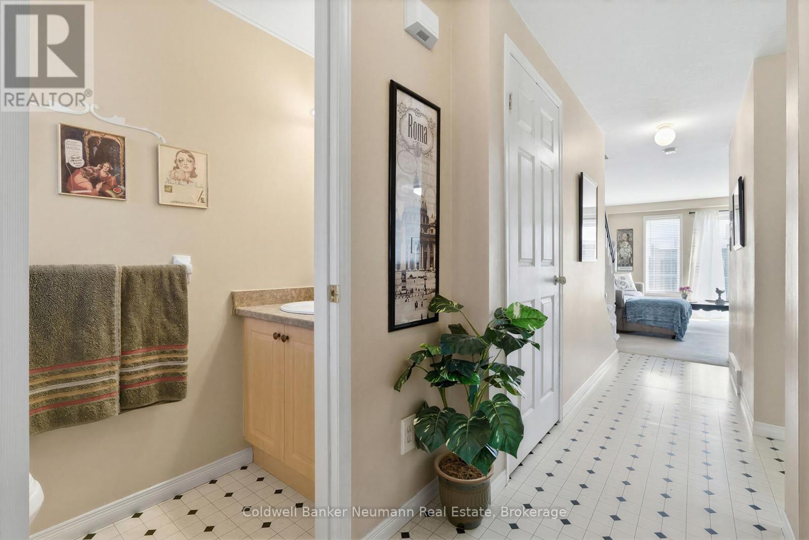 130 Donnenwerth Drive, Kitchener, Ontario  N2E 4C8 - Photo 4 - X13051402