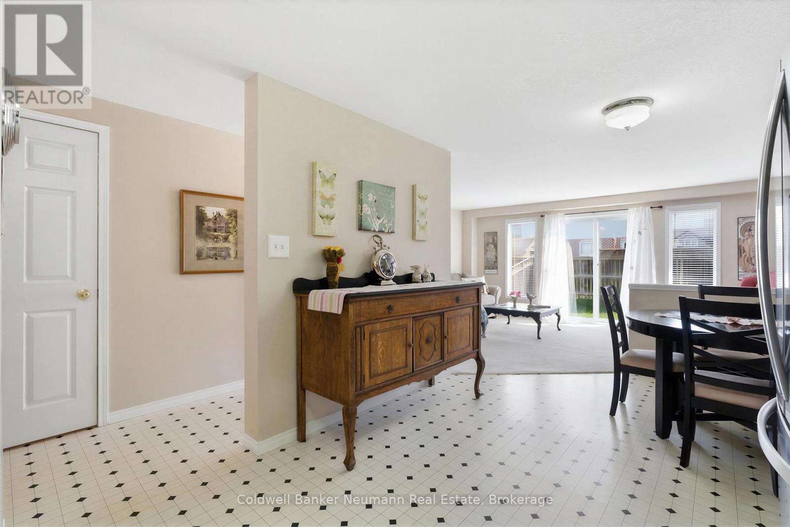 130 Donnenwerth Drive, Kitchener, Ontario  N2E 4C8 - Photo 6 - X13051402