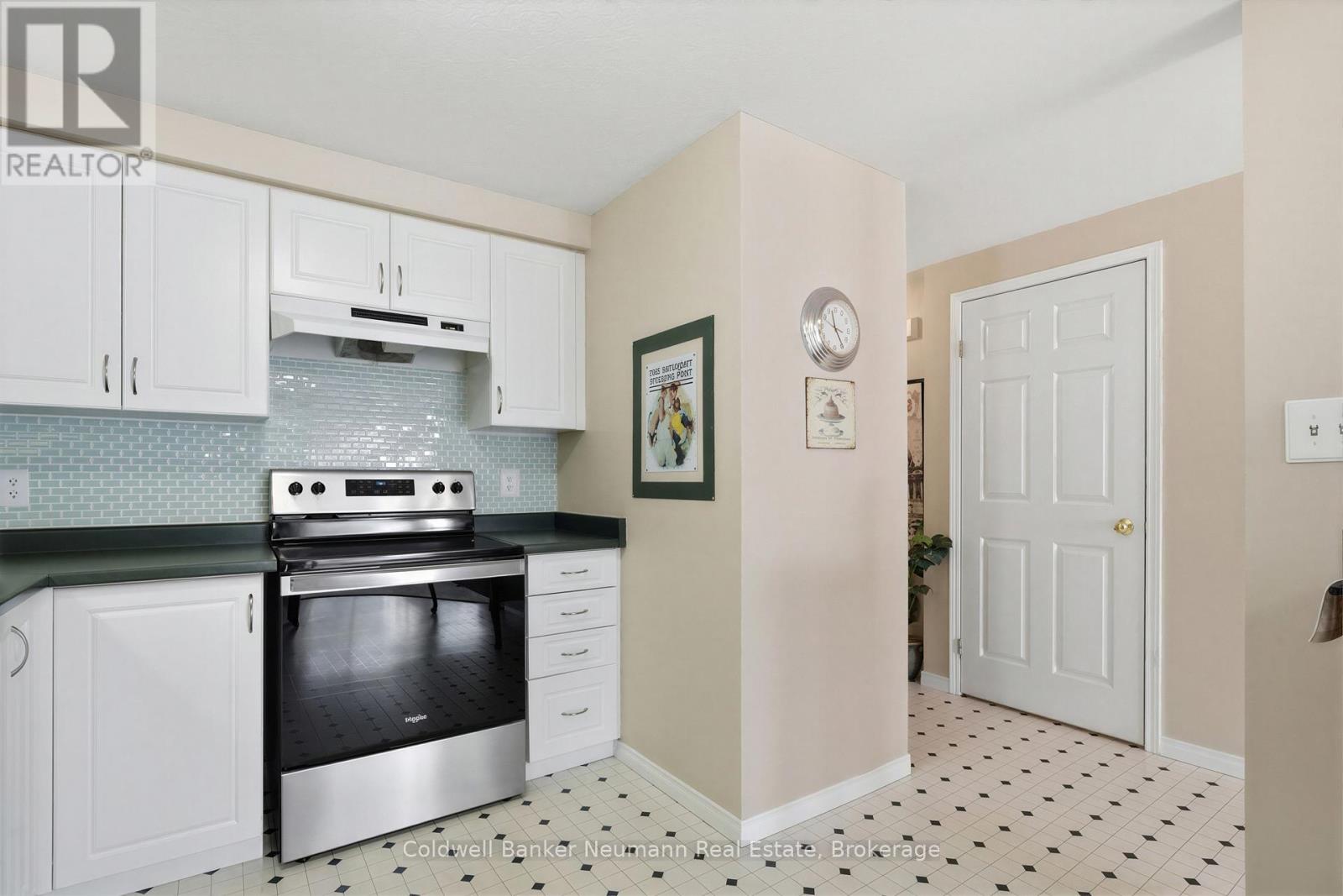 130 Donnenwerth Drive, Kitchener, Ontario  N2E 4C8 - Photo 8 - X13051402