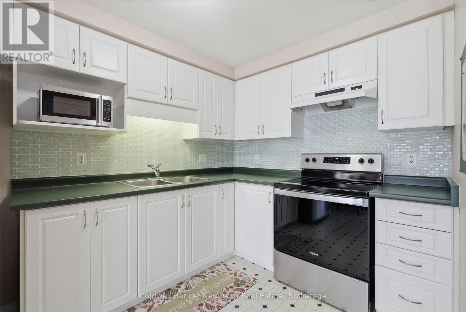 130 Donnenwerth Drive, Kitchener, Ontario  N2E 4C8 - Photo 9 - X13051402