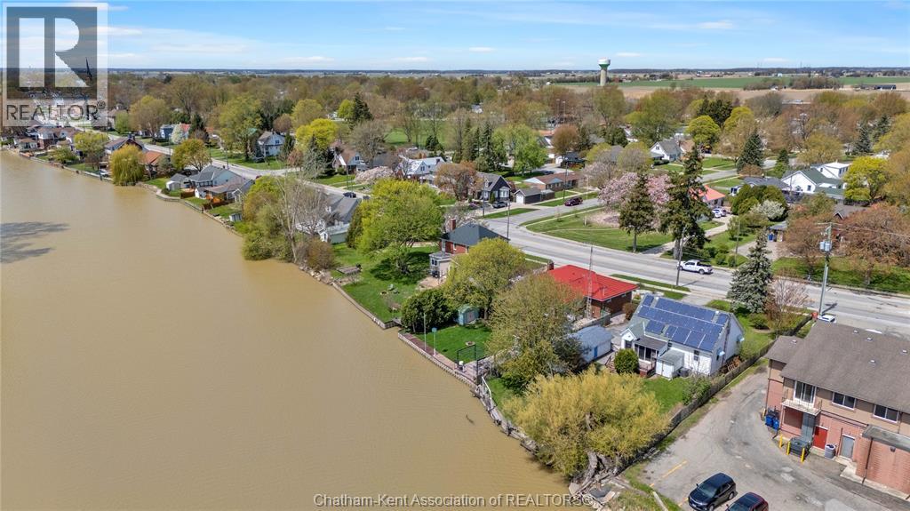 204 Margaret Avenue, Wallaceburg, Ontario  N8A 2A1 - Photo 5 - 26000930