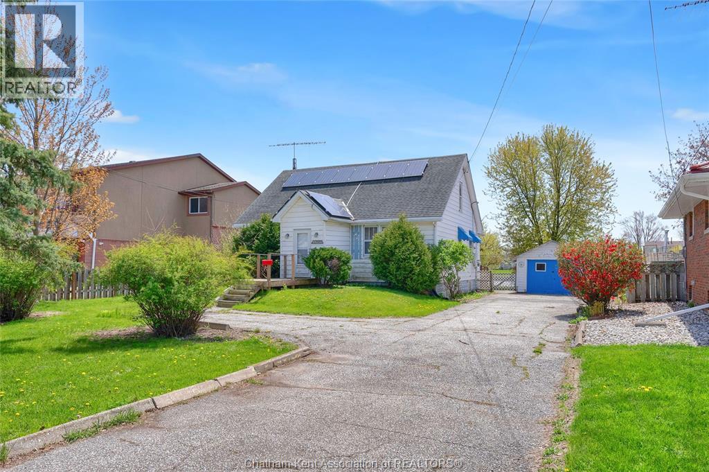 204 Margaret Avenue, Wallaceburg, Ontario  N8A 2A1 - Photo 2 - 26000930