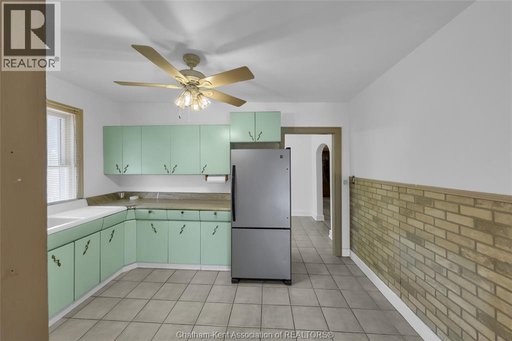 204 Margaret Avenue, Wallaceburg, Ontario  N8A 2A1 - Photo 6 - 26000930