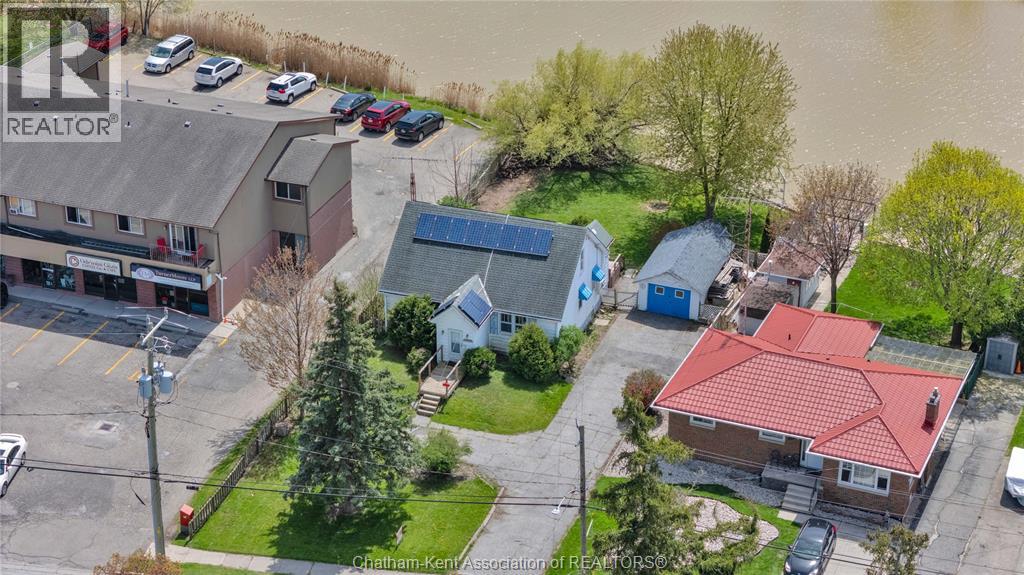 204 Margaret Avenue, Wallaceburg, Ontario  N8A 2A1 - Photo 4 - 26000930