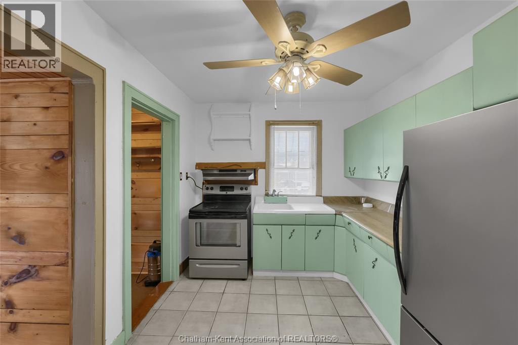 204 Margaret Avenue, Wallaceburg, Ontario  N8A 2A1 - Photo 8 - 26000930