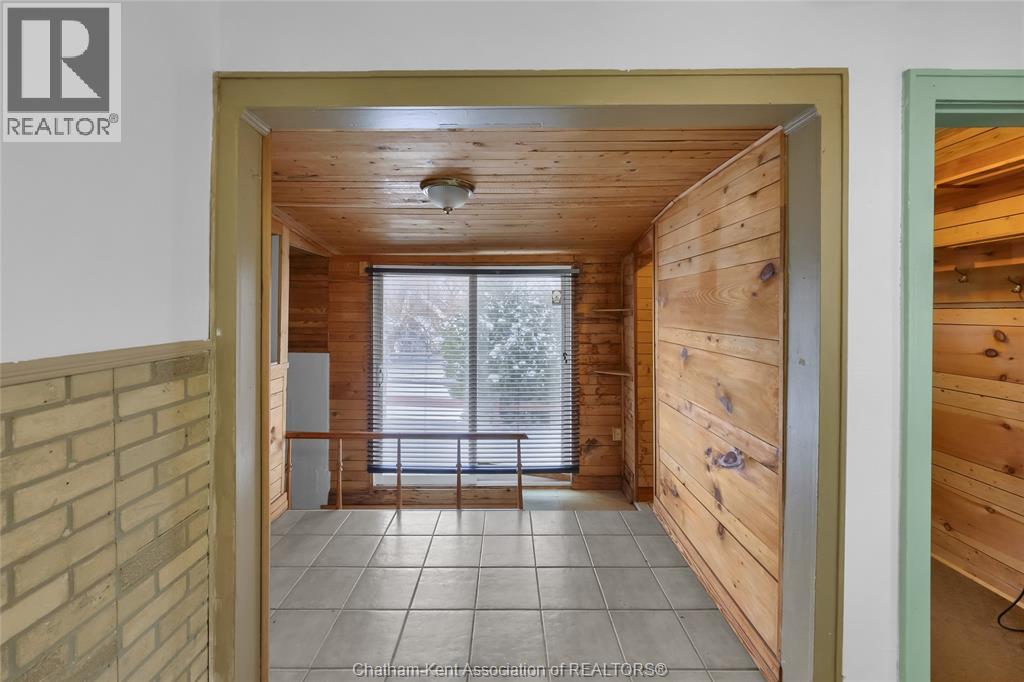 204 Margaret Avenue, Wallaceburg, Ontario  N8A 2A1 - Photo 11 - 26000930