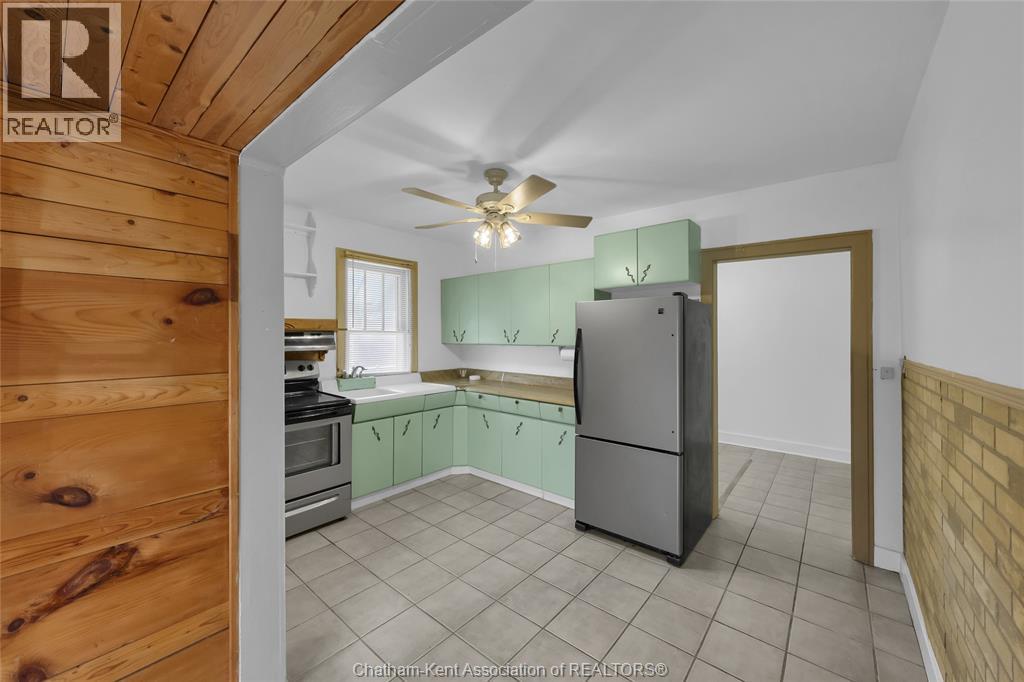 204 Margaret Avenue, Wallaceburg, Ontario  N8A 2A1 - Photo 9 - 26000930