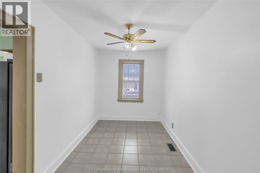 204 Margaret Avenue, Wallaceburg, Ontario  N8A 2A1 - Photo 12 - 26000930