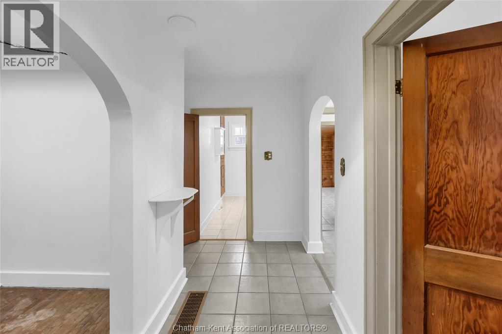 204 Margaret Avenue, Wallaceburg, Ontario  N8A 2A1 - Photo 14 - 26000930