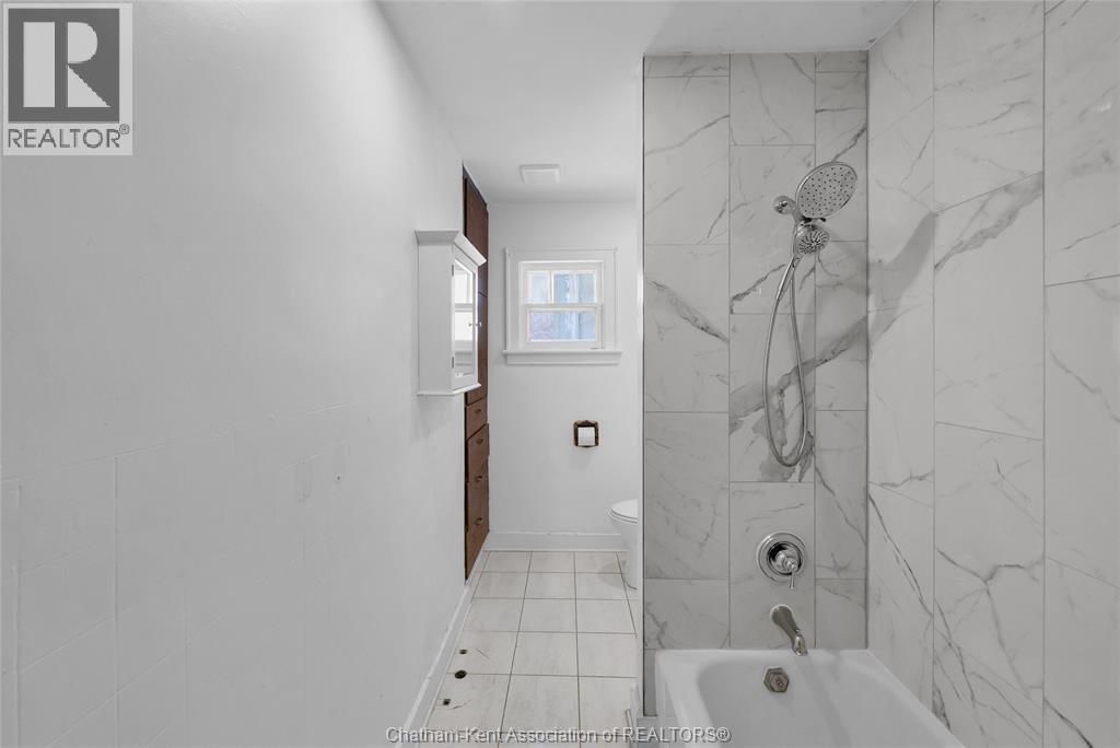 204 Margaret Avenue, Wallaceburg, Ontario  N8A 2A1 - Photo 17 - 26000930