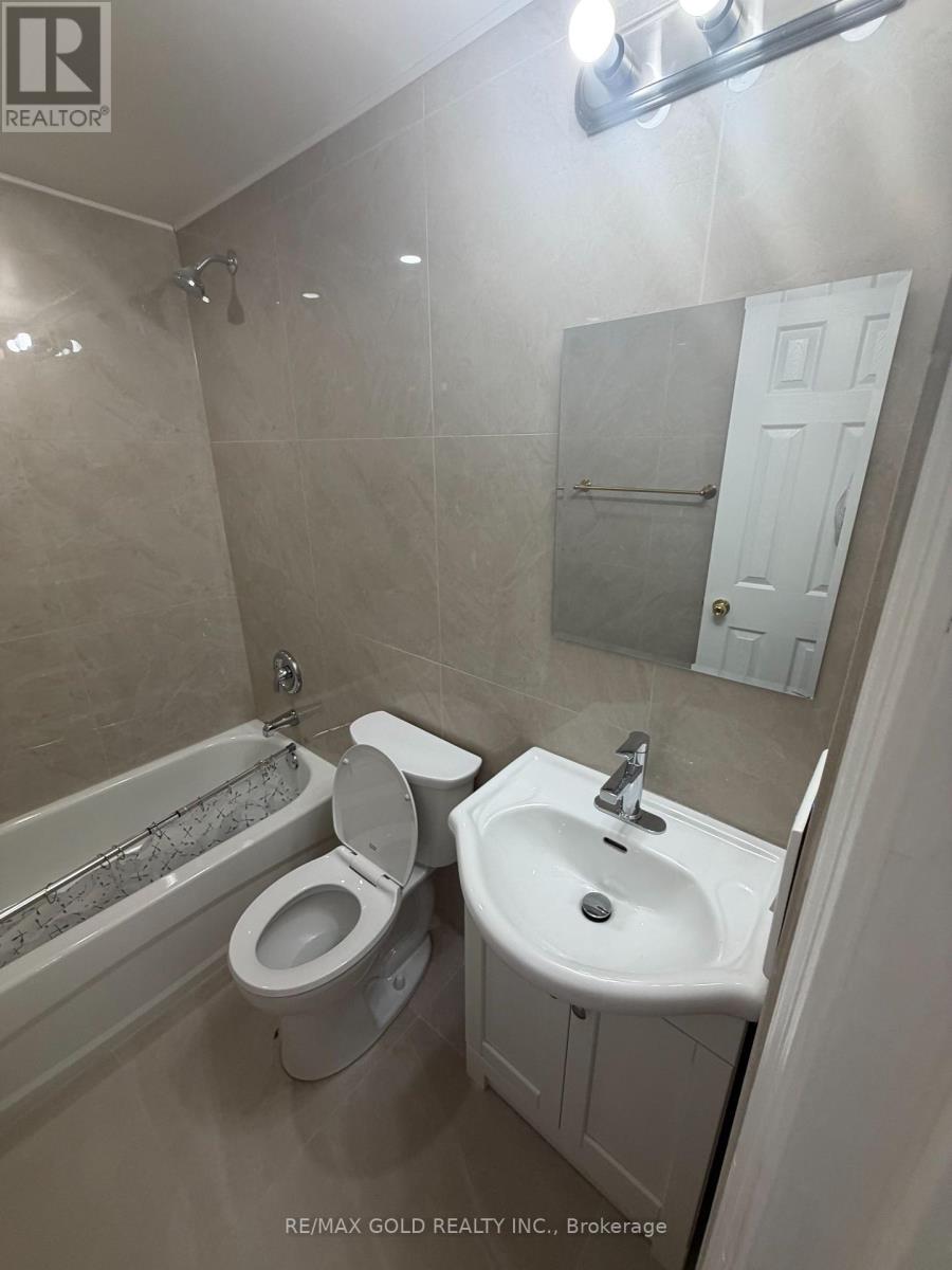 B - 150 Kenwood Avenue, Toronto, Ontario  M6C 2S3 - Photo 10 - C13051406