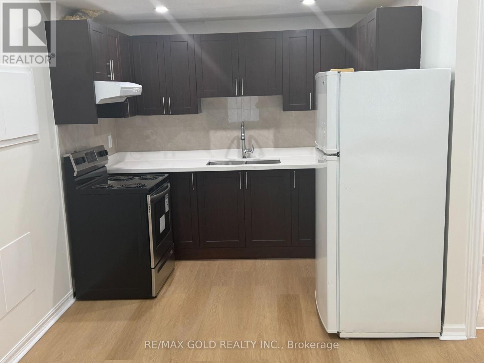 B - 150 Kenwood Avenue, Toronto, Ontario  M6C 2S3 - Photo 3 - C13051406