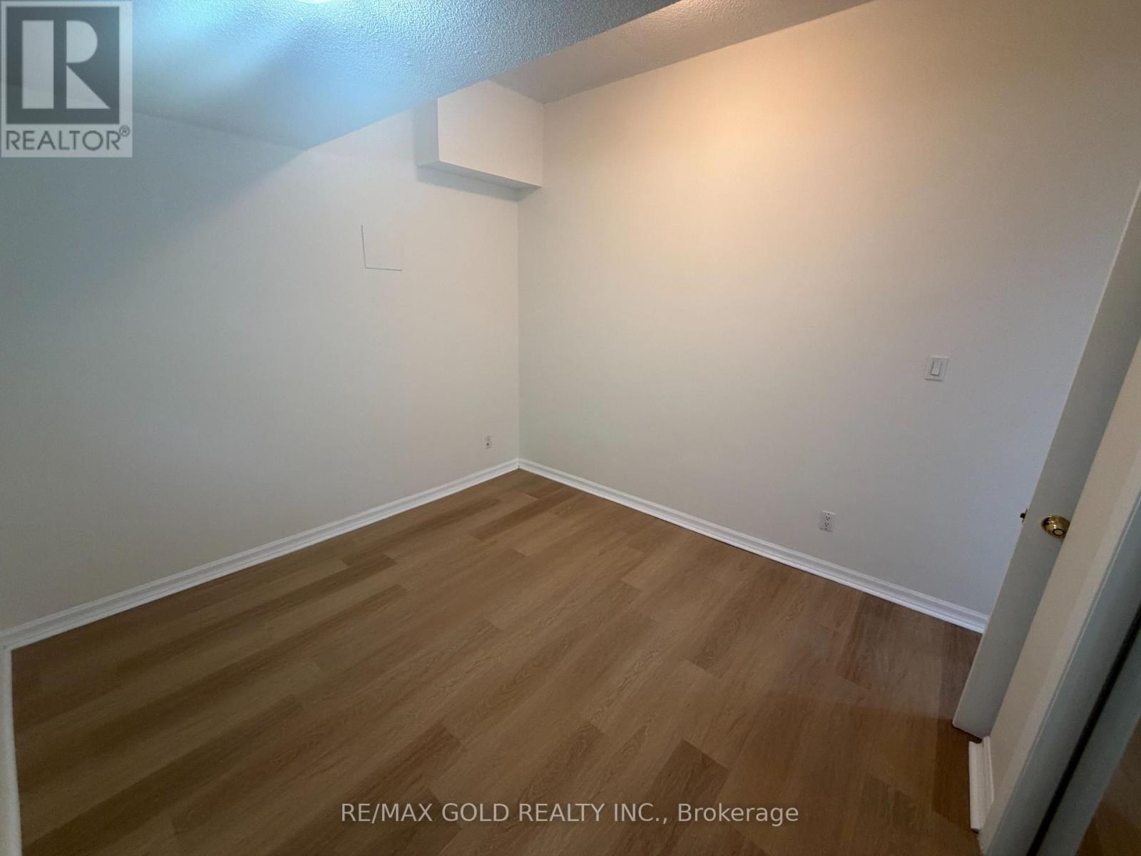 B - 150 Kenwood Avenue, Toronto, Ontario  M6C 2S3 - Photo 8 - C13051406