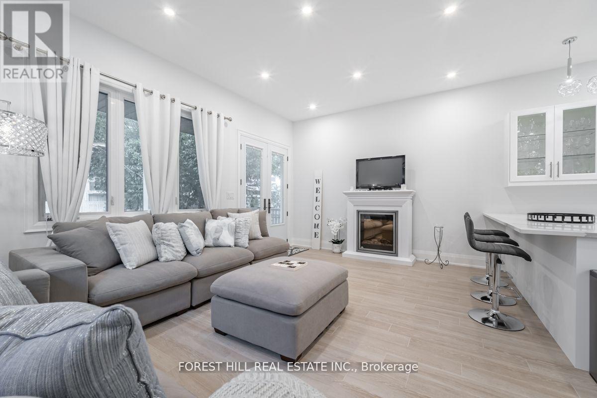 611 Northcliffe Boulevard, Toronto, Ontario  M6E 3L8 - Photo 11 - C13051408