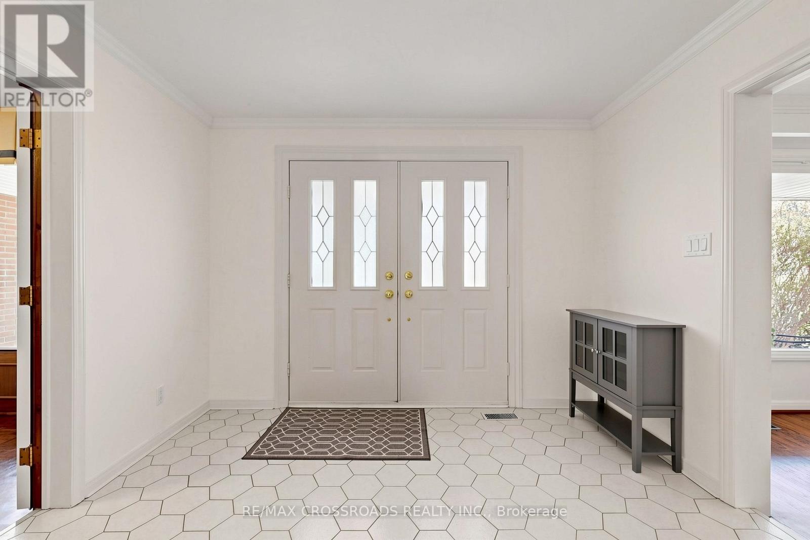 9 Tullamore Drive E, Toronto, Ontario  M2L 2E9 - Photo 4 - C13051418