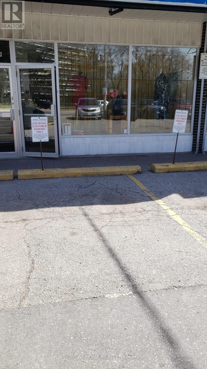 5889 Bathurst Street, Toronto, Ontario  M2R 1Y7 - Photo 3 - C13051424