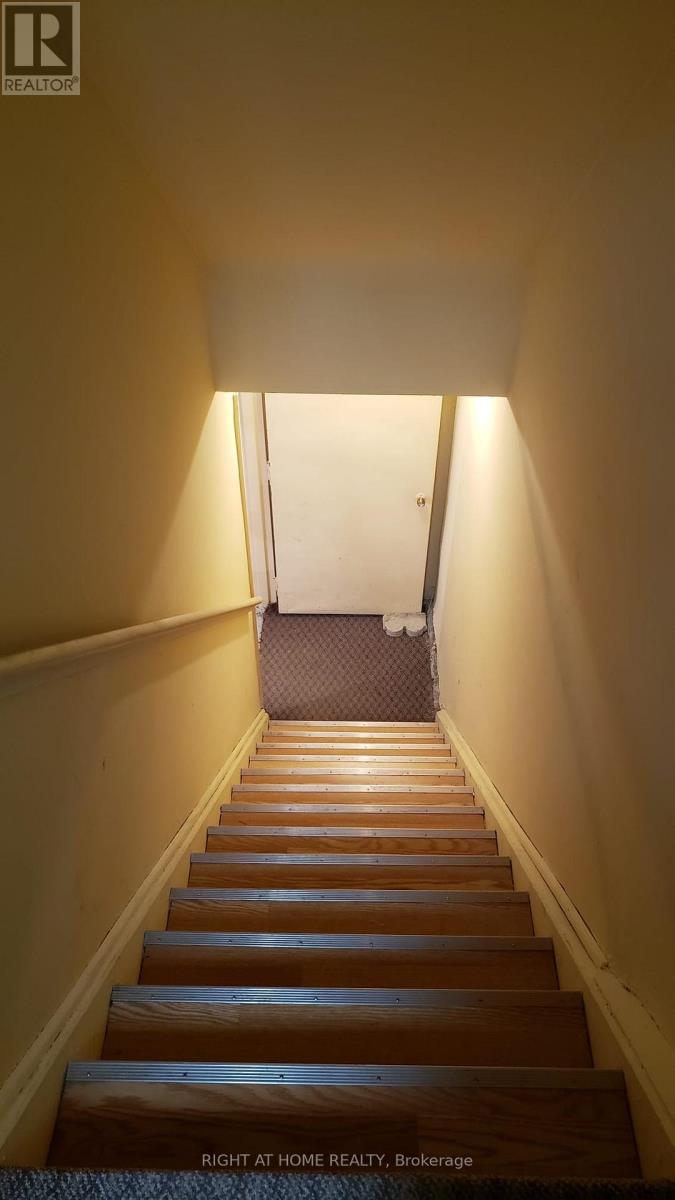 5889 Bathurst Street, Toronto, Ontario  M2R 1Y7 - Photo 5 - C13051424