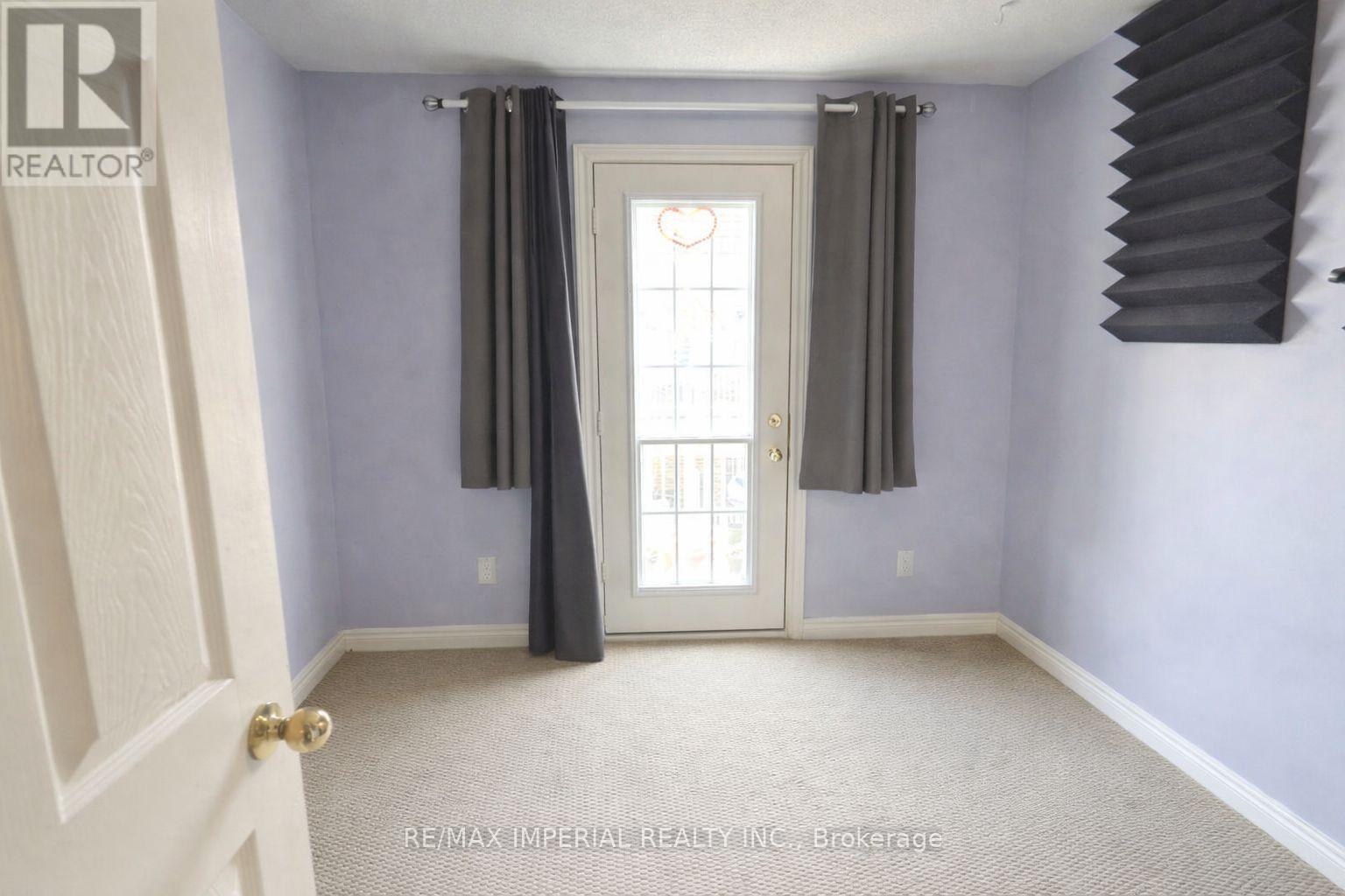 37 Carnahan Terrace, Toronto, Ontario  M4E 0B2 - Photo 15 - E13051310