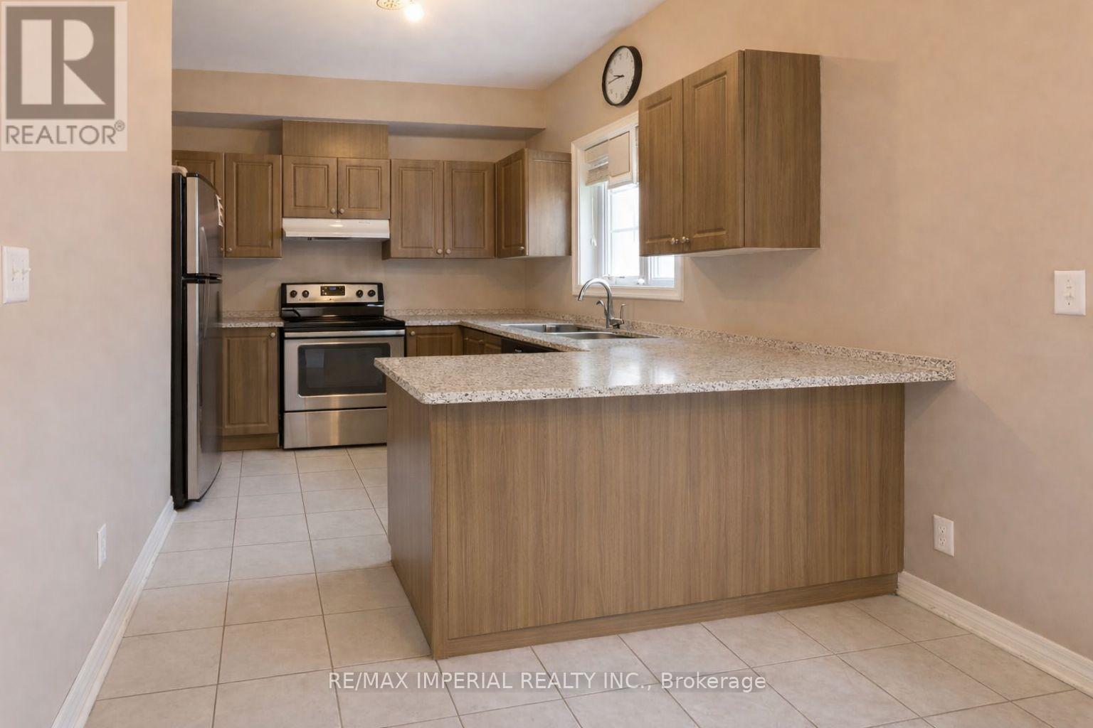 37 Carnahan Terrace, Toronto, Ontario  M4E 0B2 - Photo 5 - E13051310