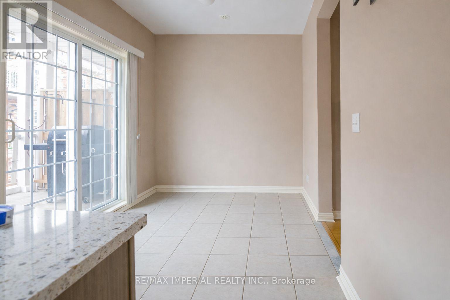37 Carnahan Terrace, Toronto, Ontario  M4E 0B2 - Photo 7 - E13051310