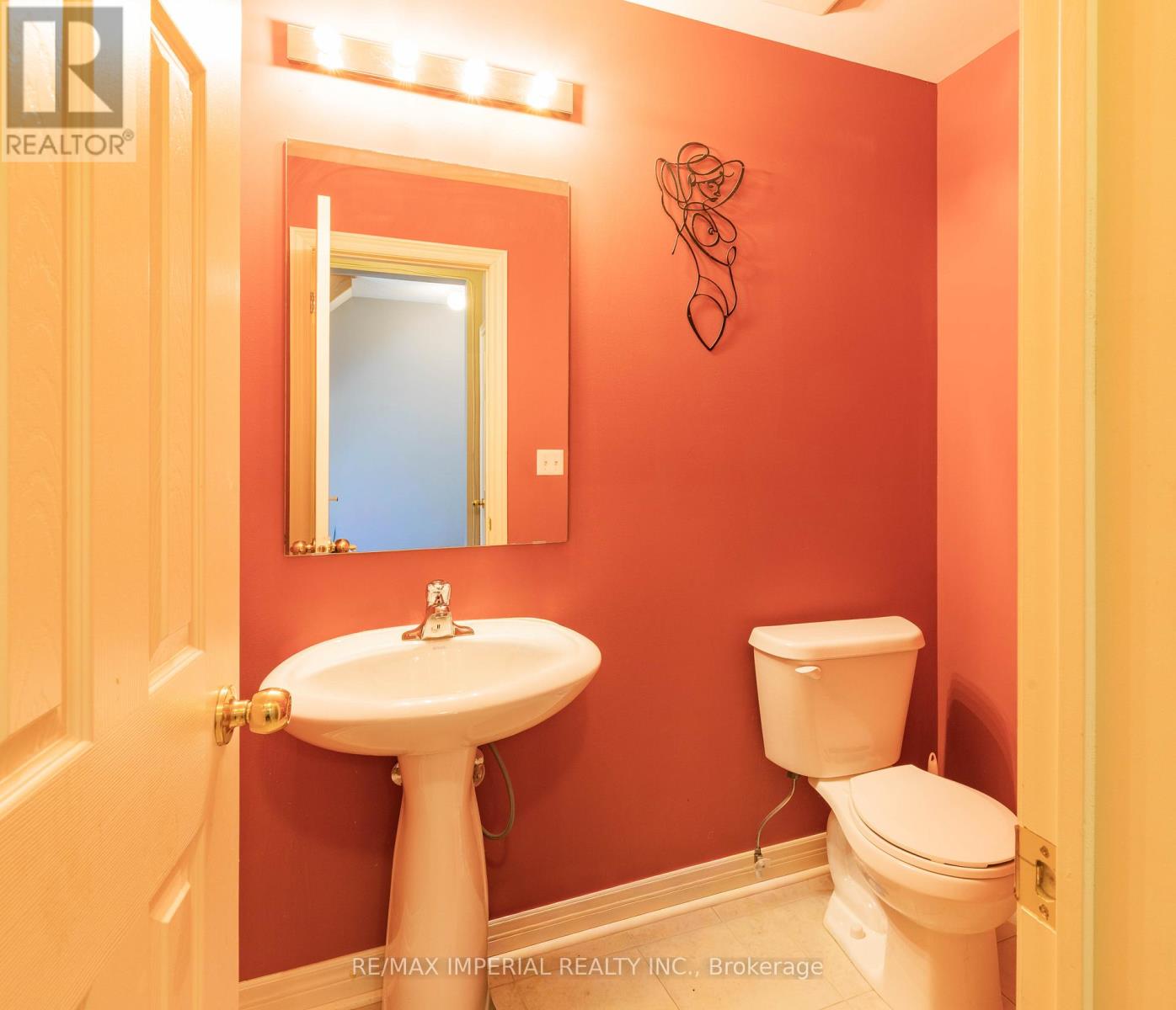 37 Carnahan Terrace, Toronto, Ontario  M4E 0B2 - Photo 9 - E13051310