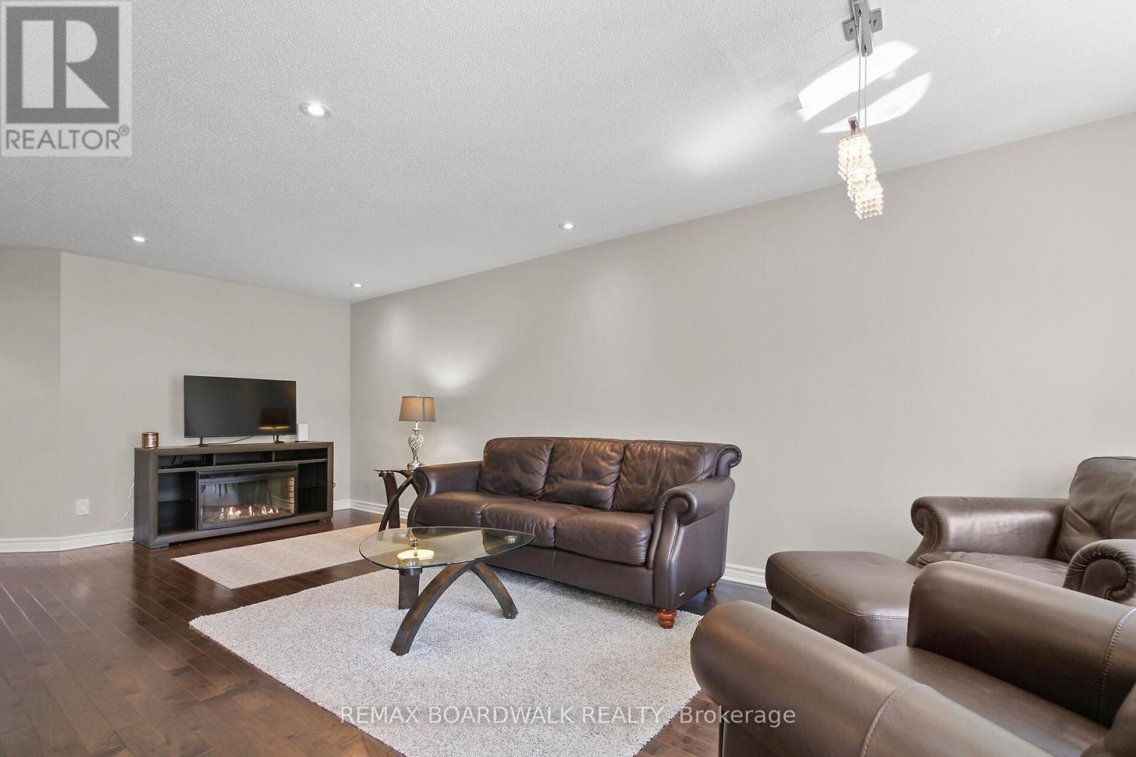 249 Garrity Crescent, Ottawa, Ontario  K2J 3T6 - Photo 7 - X13051312