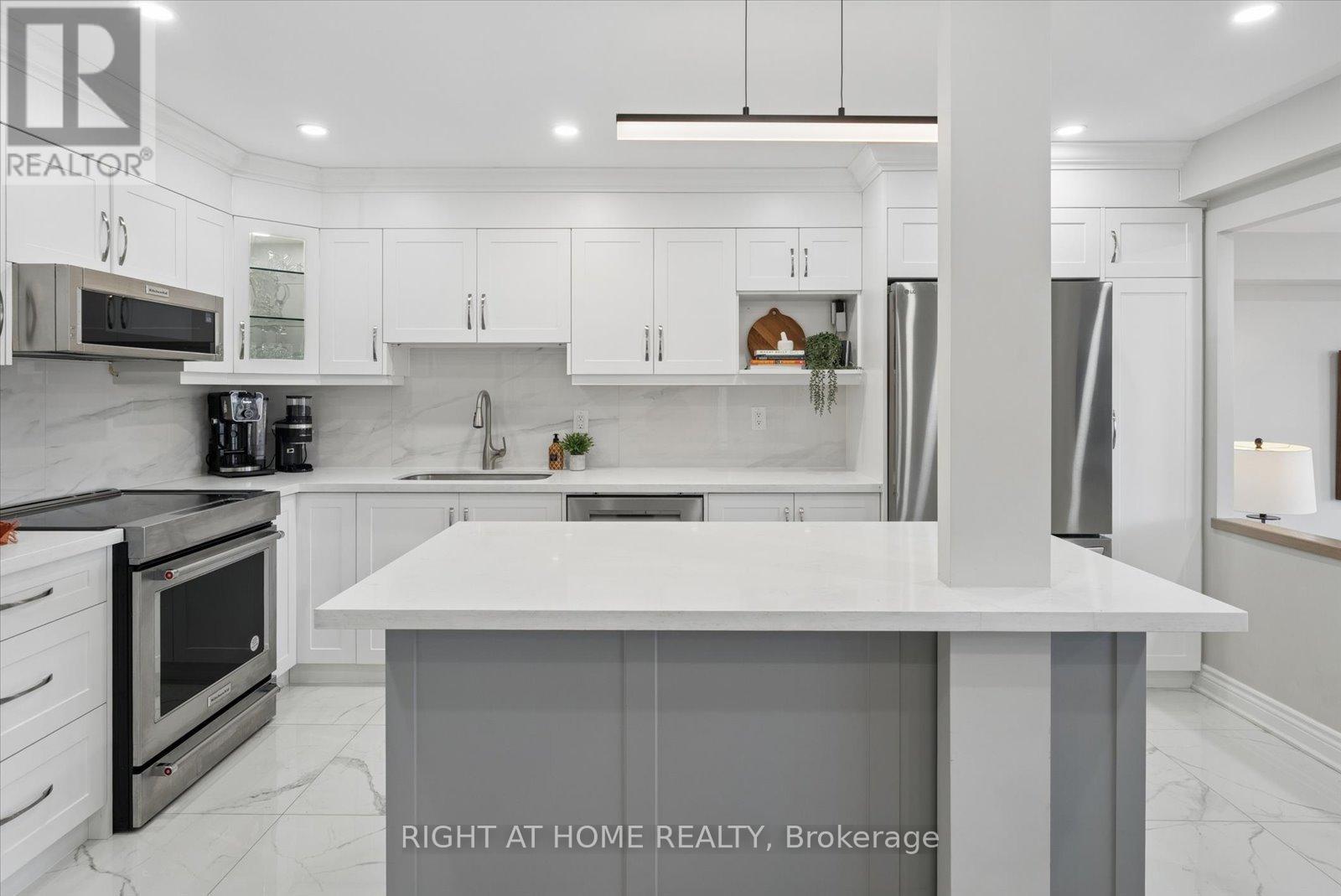 409 - 70 Baif Boulevard, Richmond Hill, Ontario  L4C 5L2 - Photo 2 - N13051390