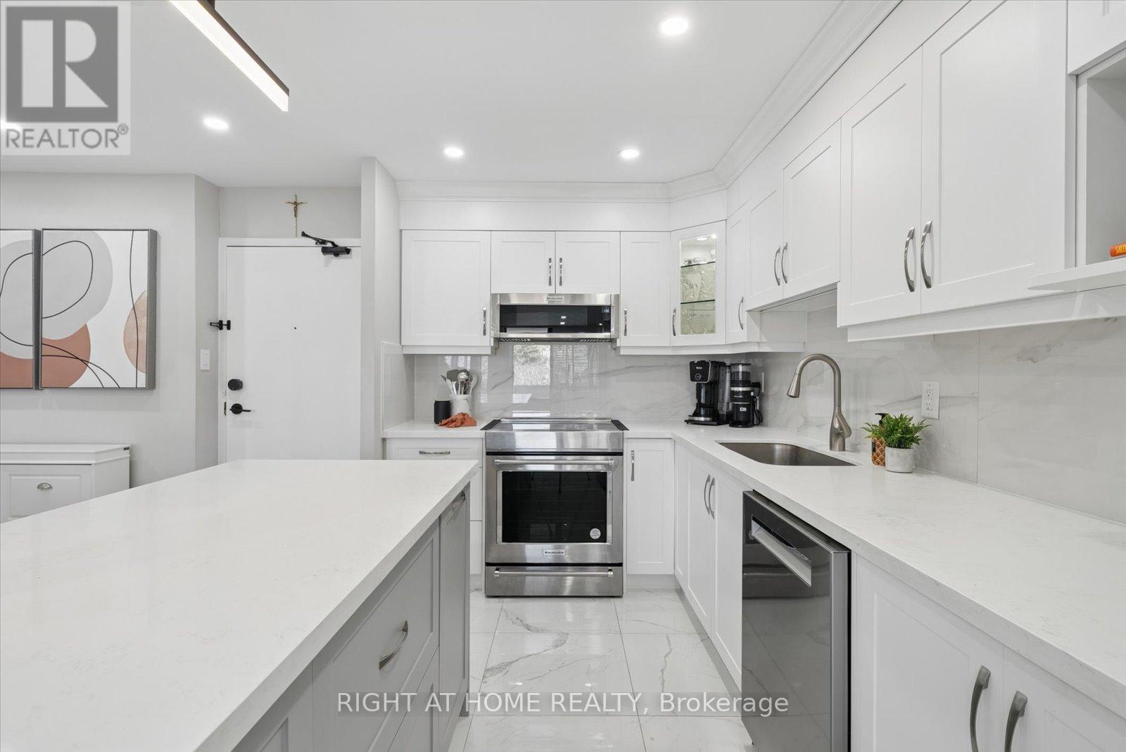 409 - 70 Baif Boulevard, Richmond Hill, Ontario  L4C 5L2 - Photo 4 - N13051390