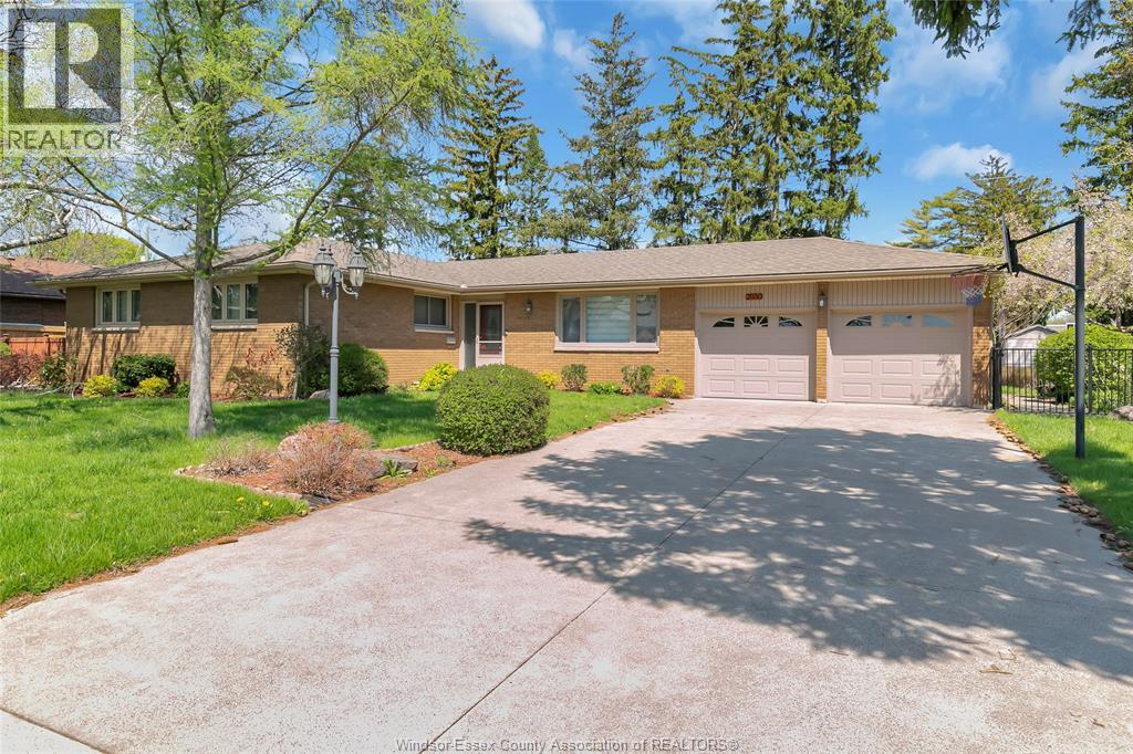 MLS# 26009212: 2930 Curry AVENUE, Windsor, Canada